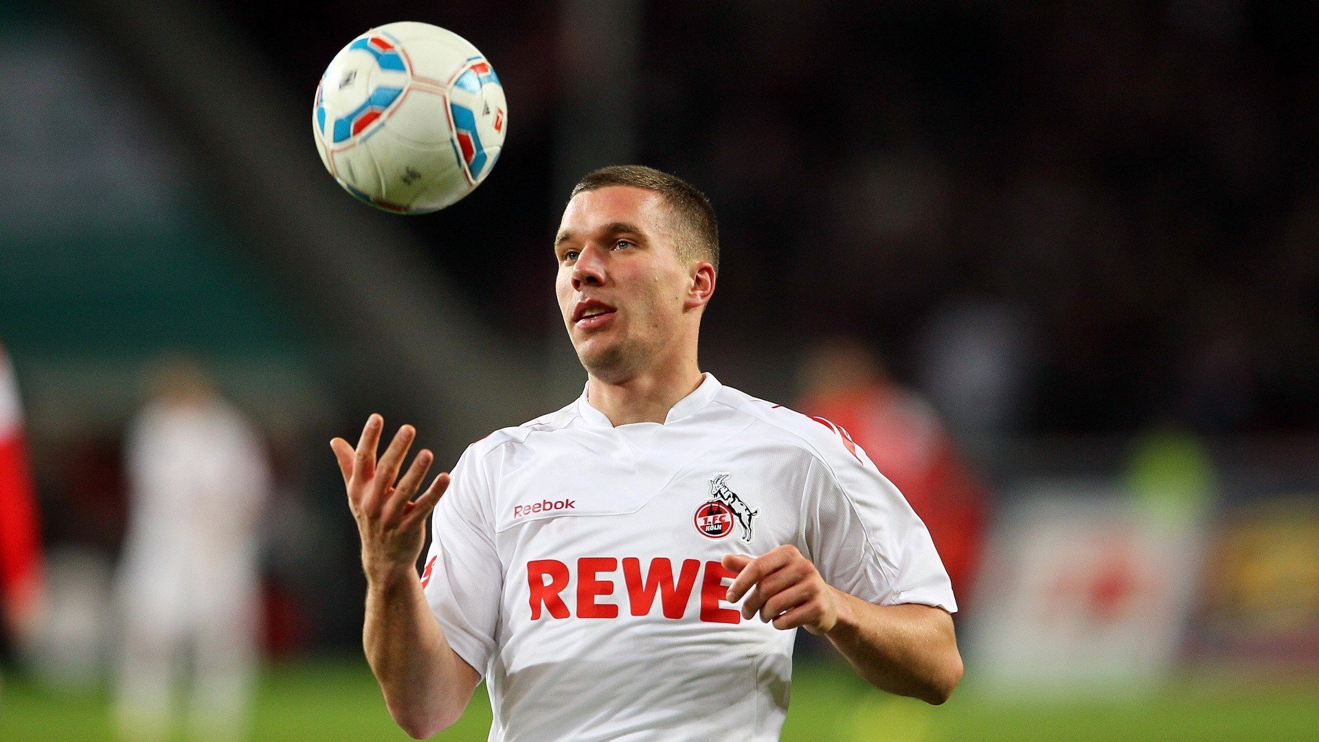 “新加坡见证泳池奇迹！2025世界游泳锦标赛极限挑战开启”